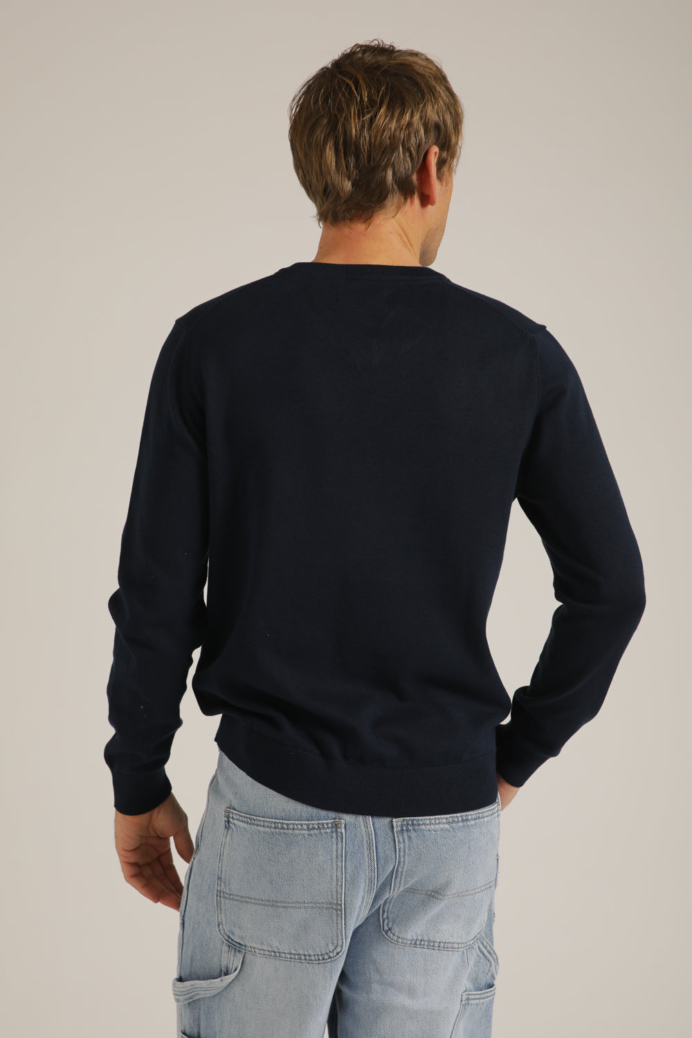 חולצת סריג עם צווארון וי | קנת קול