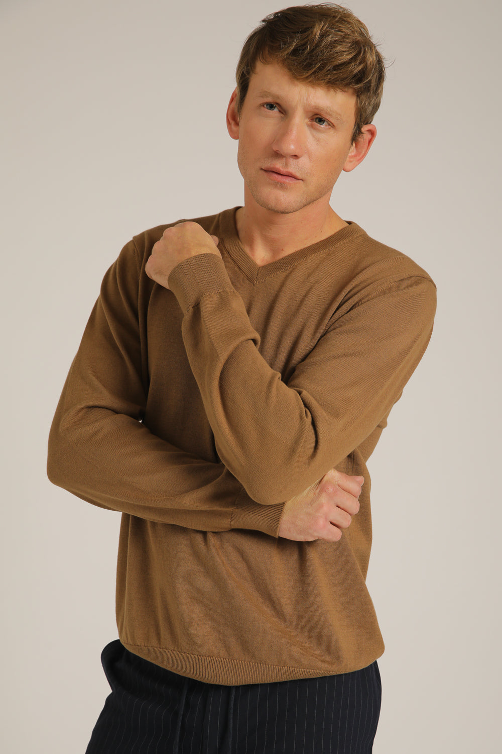 חולצת סריג עם צווארון וי | קנת קול