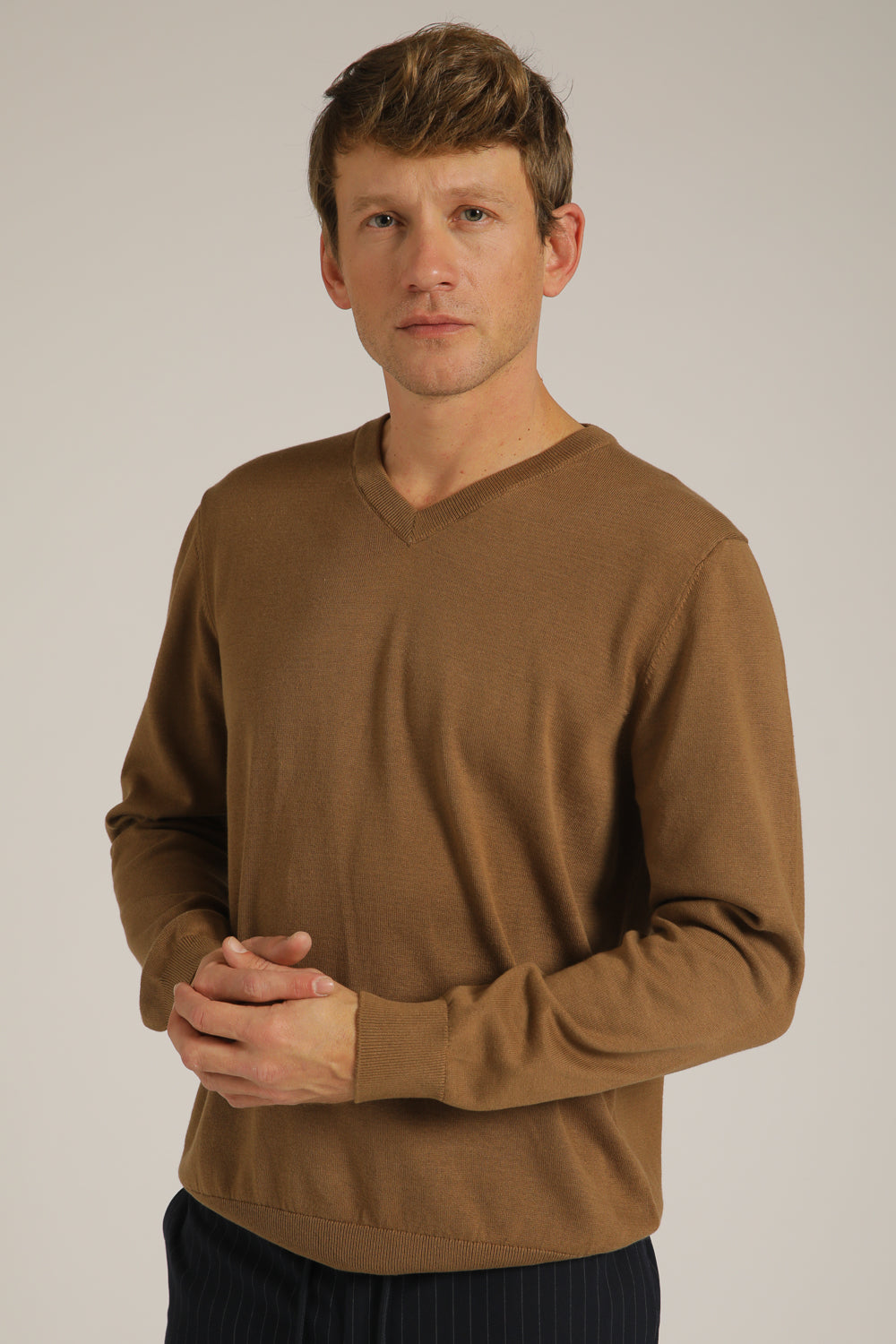 חולצת סריג עם צווארון וי | קנת קול