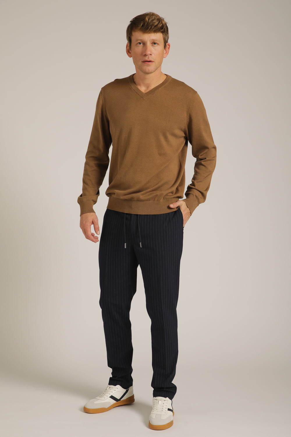 חולצת סריג עם צווארון וי | קנת קול