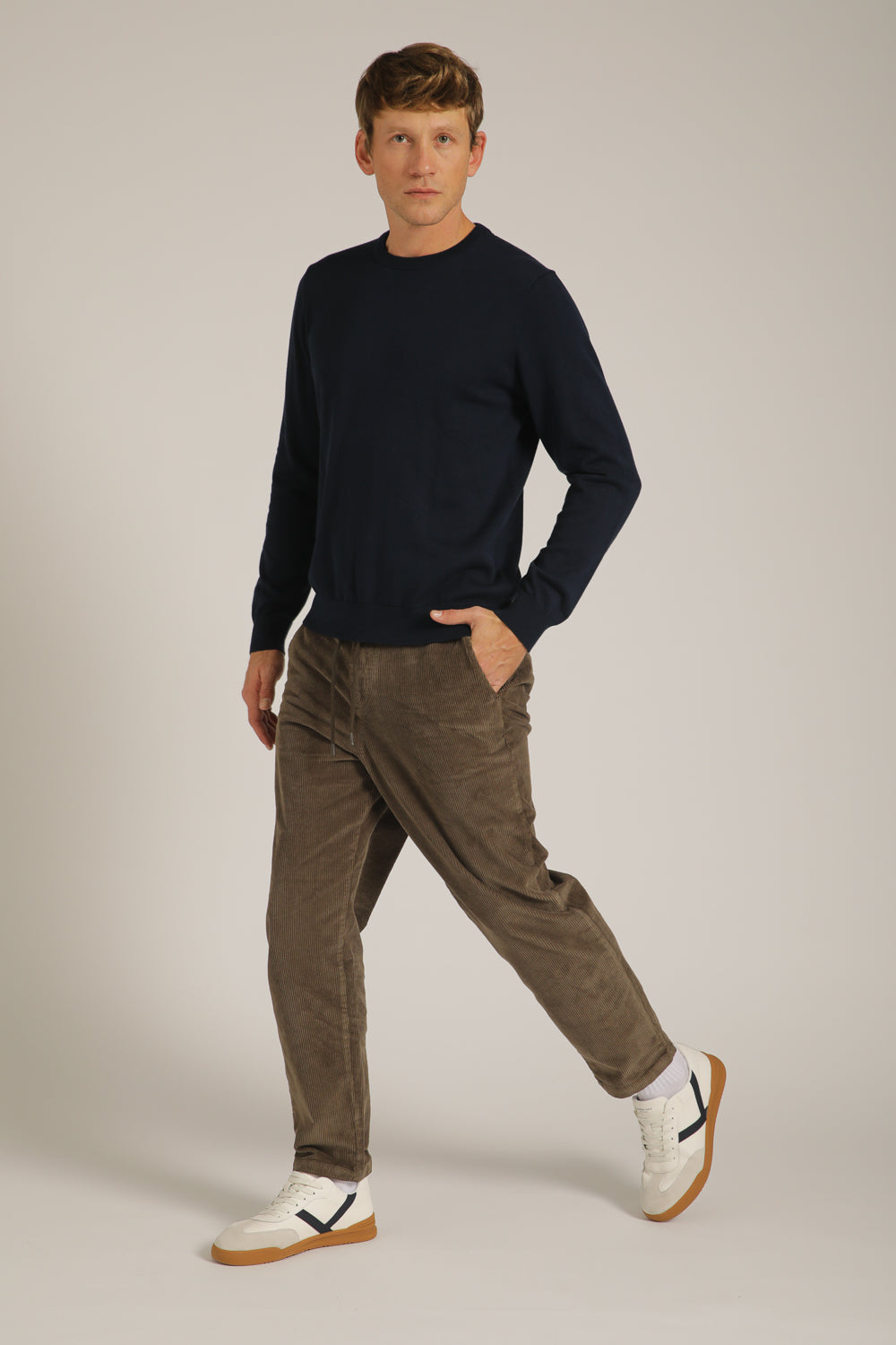 חולצת סריג עם צווארון עגול | קנת קול