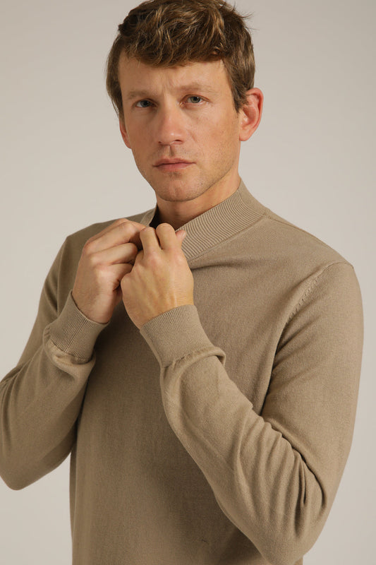 סריג דק עם צווארון גולף | קנת קול