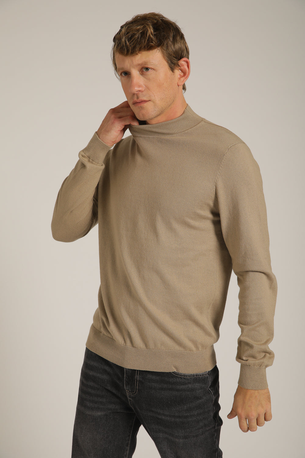 סריג דק עם צווארון גולף | קנת קול