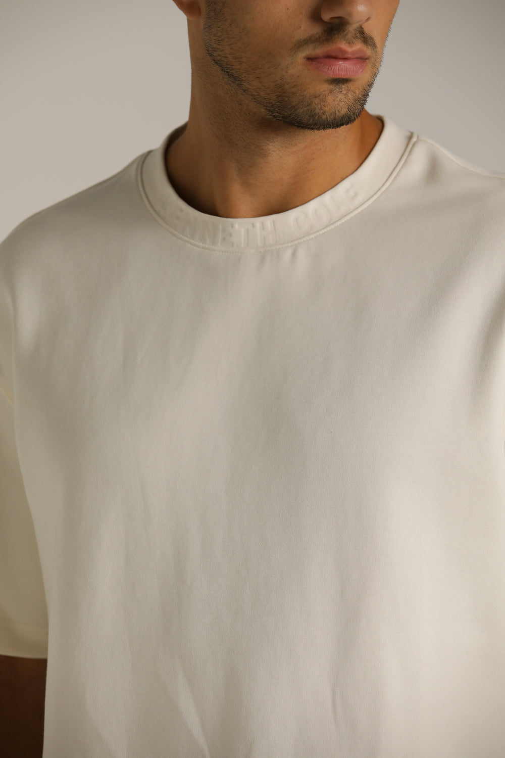 טישירט אוברסייז עם לוגו מוטבע בצווארון | קנת קול