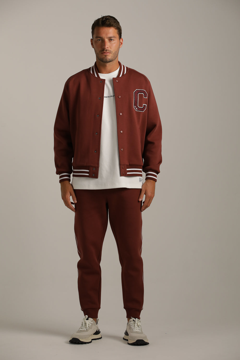 מכנסי ג'וגר בגזרת טייפר עם פס צד | קנת קול