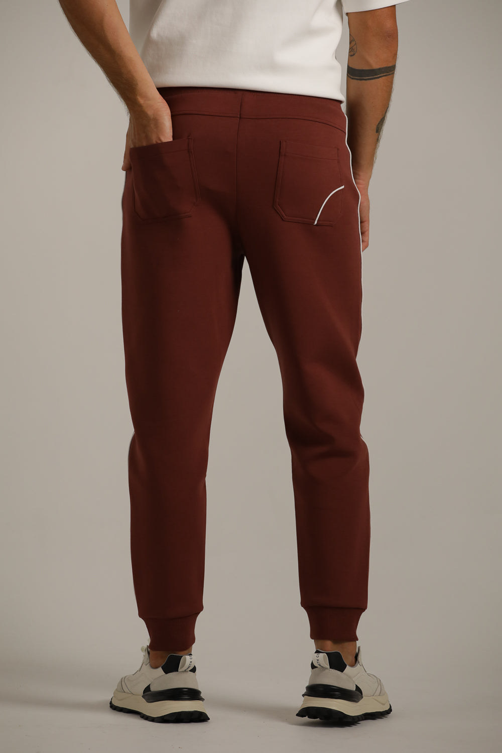 מכנסי ג'וגר בגזרת טייפר עם פס צד | קנת קול