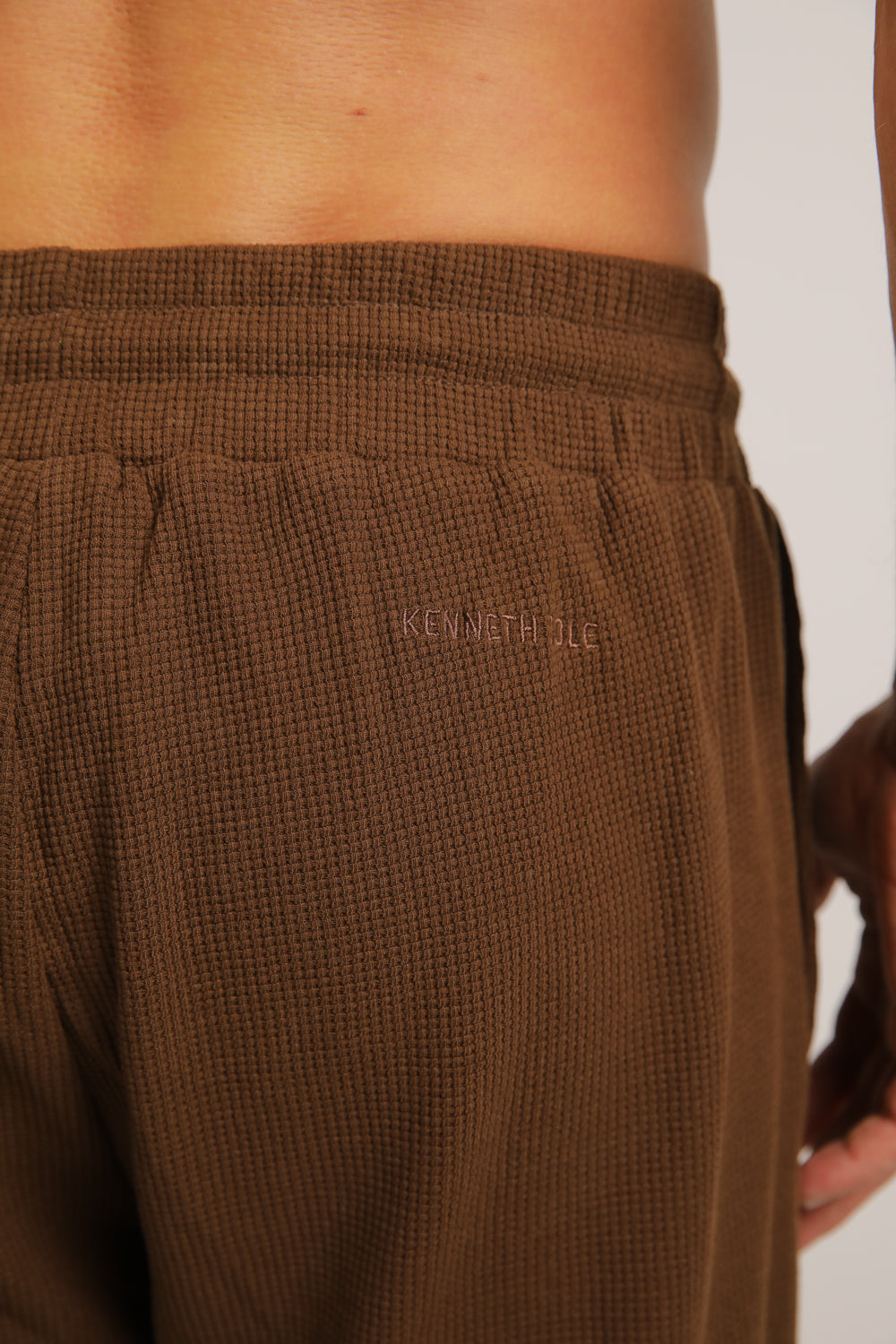 מכנסי טרנינג בטקסטורת וואפל | קנת קול