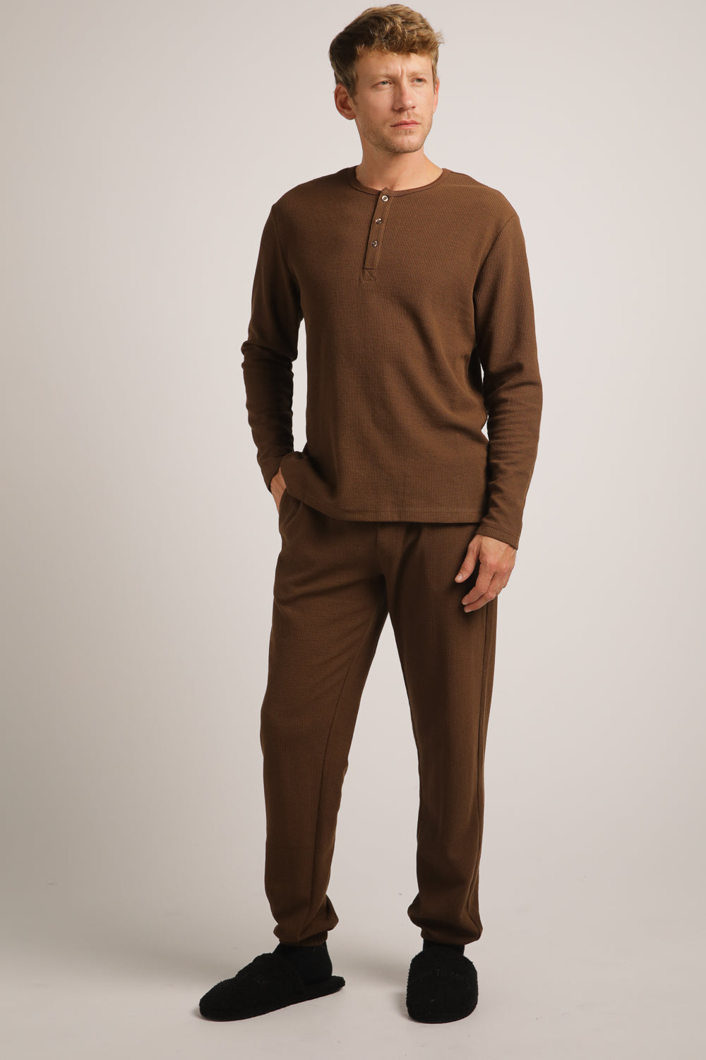 טישירט ארוכה דקה בטקסטורת וואפל | קנת קול