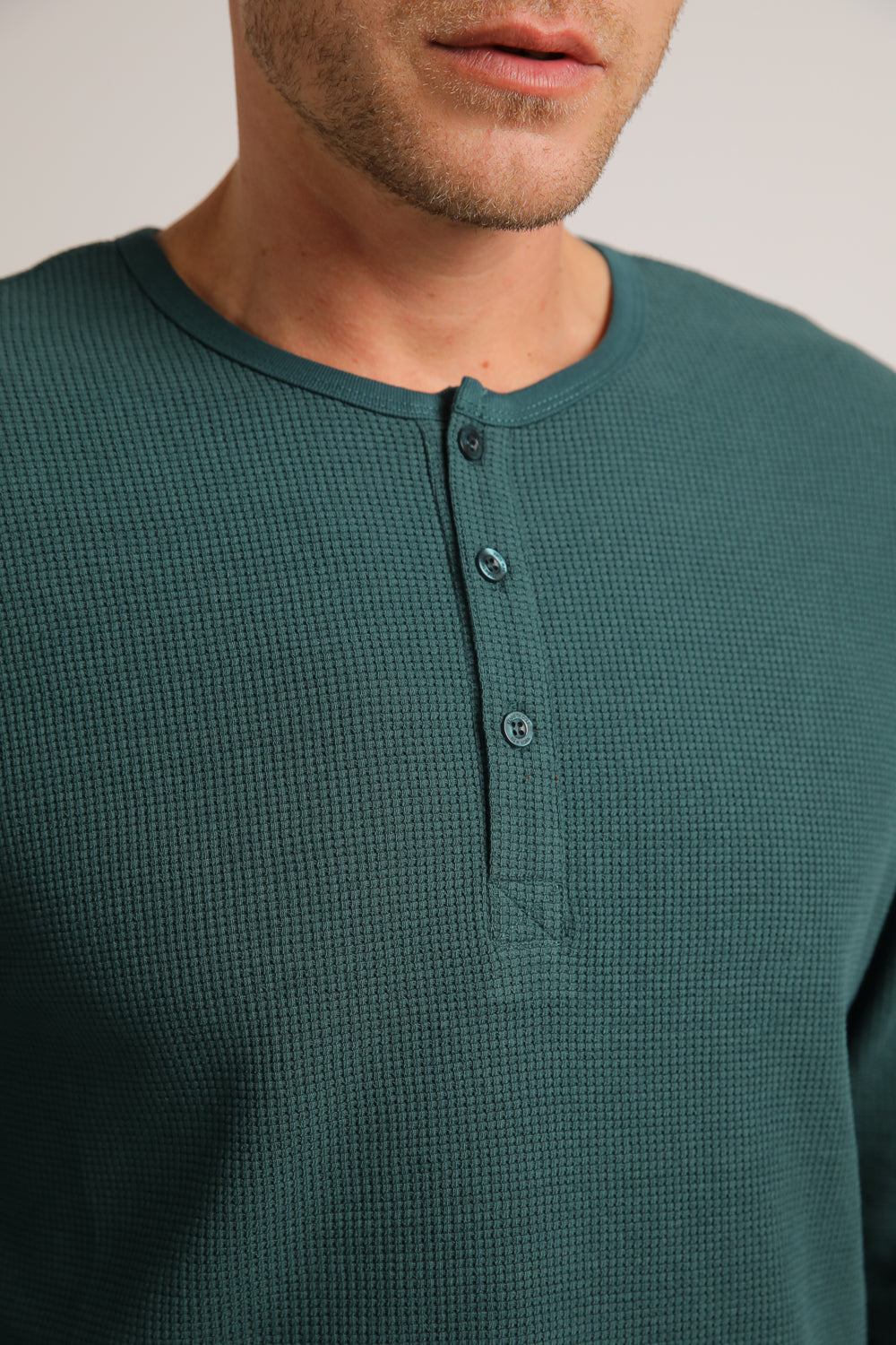 טישירט ארוכה דקה בטקסטורת וואפל | קנת קול