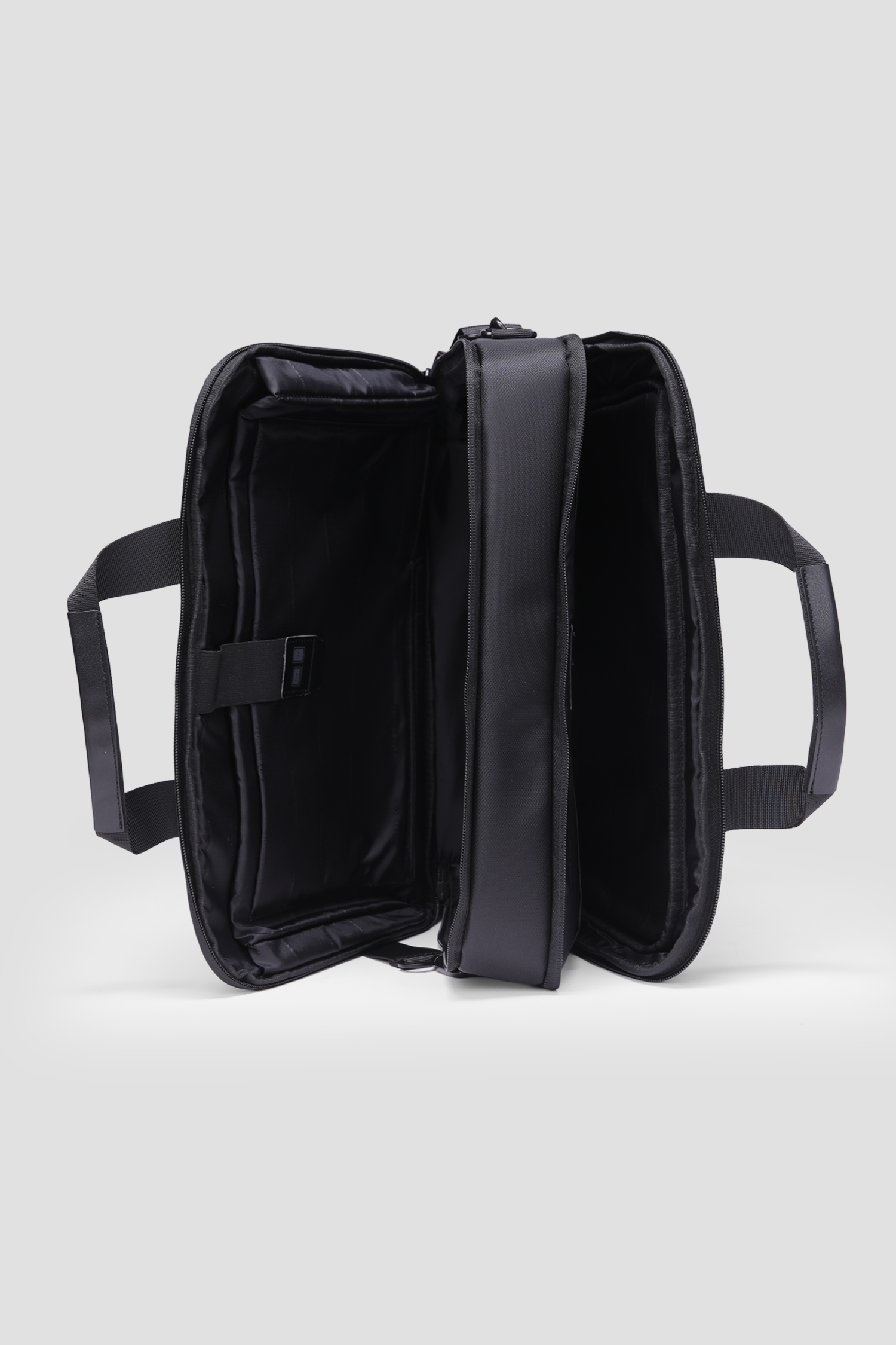 תיק מחשב ממותג בצבע שחור | קנת קול