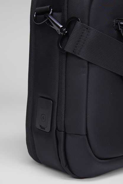 תיק מחשב ממותג בצבע שחור | קנת קול