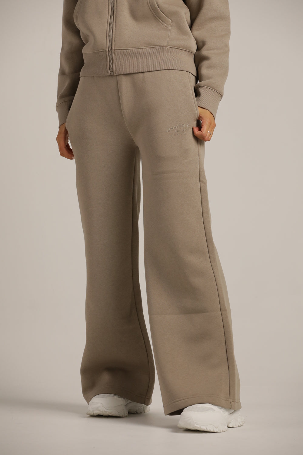 מכנסי טרנינג מתרחבים | קנת קול