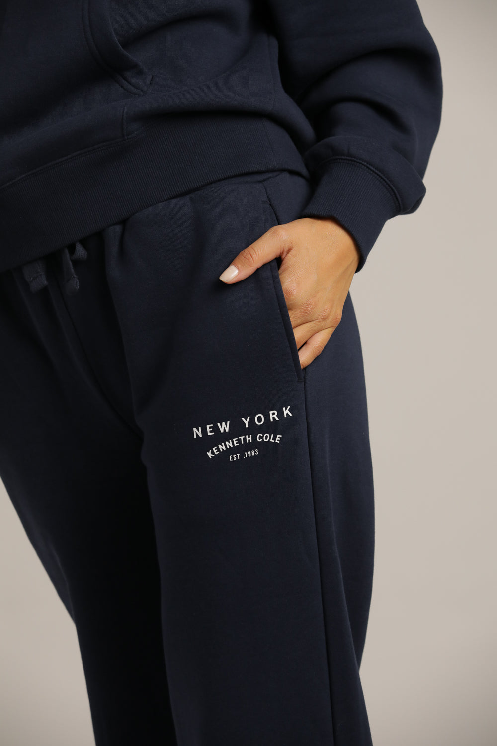 מכנסי טרנינג בגזרה ישרה | קנת קול