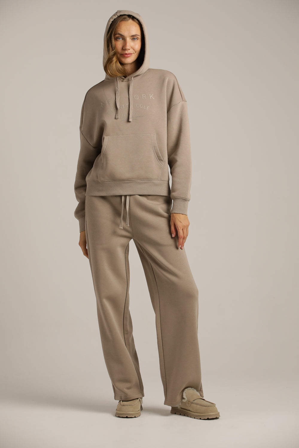 מכנסי טרנינג בגזרה ישרה | קנת קול