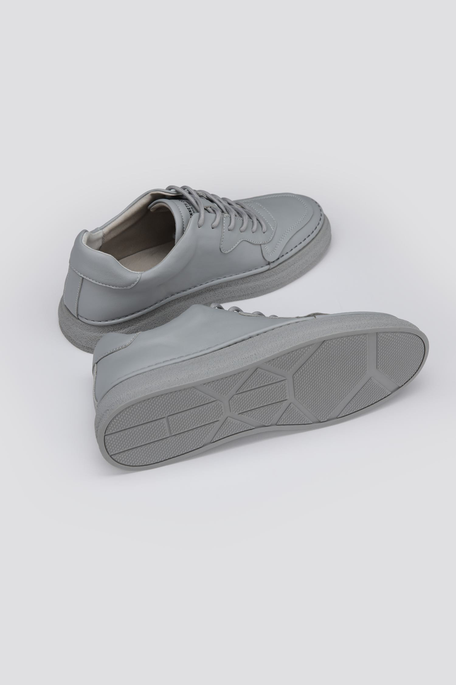 סניקרס עור אלגנטיות | קנת קול