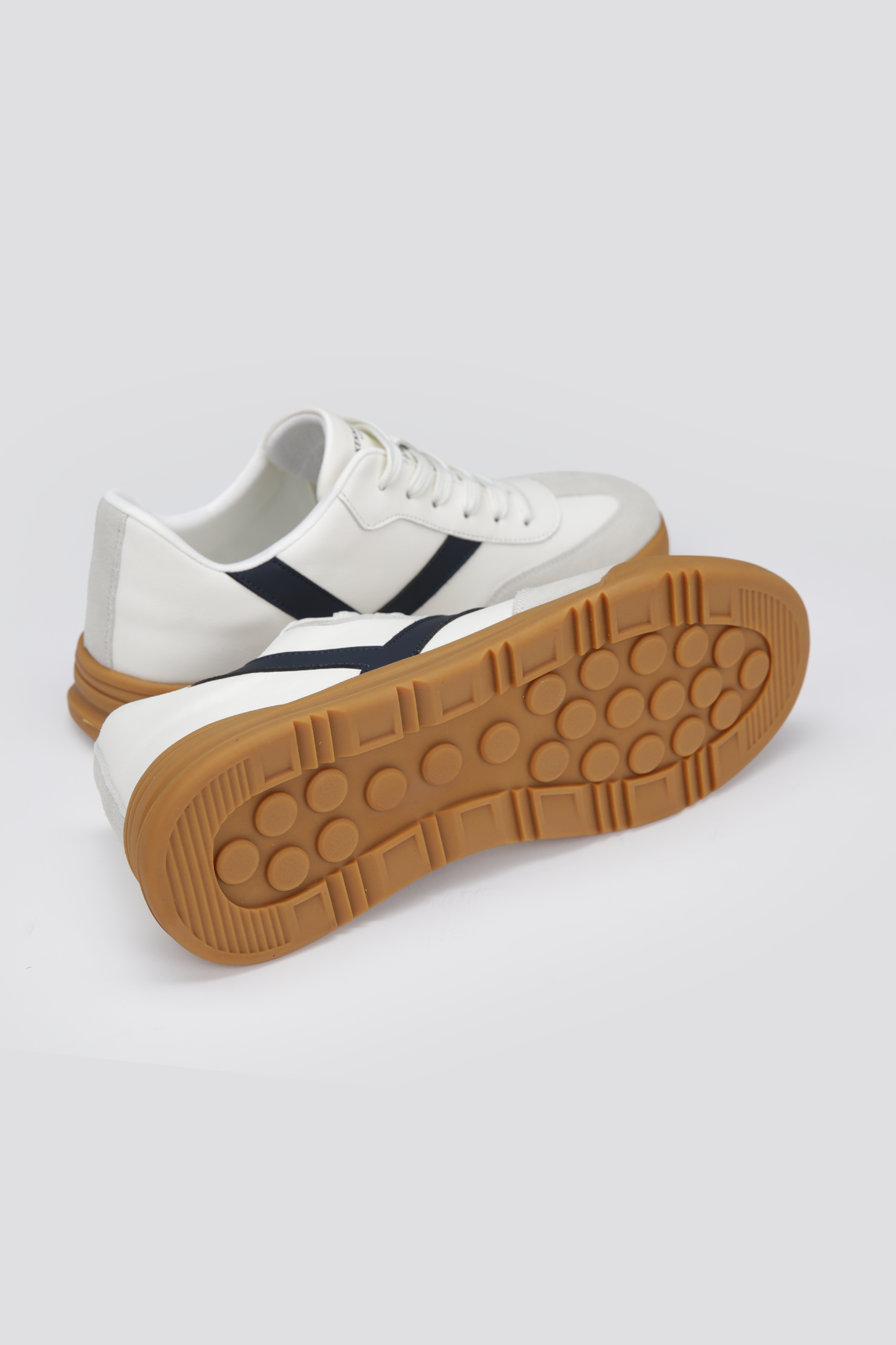 סניקרס עור מעוצבות לגברים | קנת קול