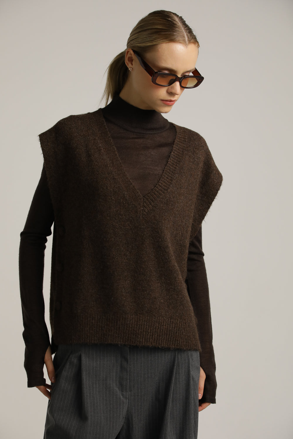 ווסט סרוג וינטג' עם כפתורים בצד | קנת קול