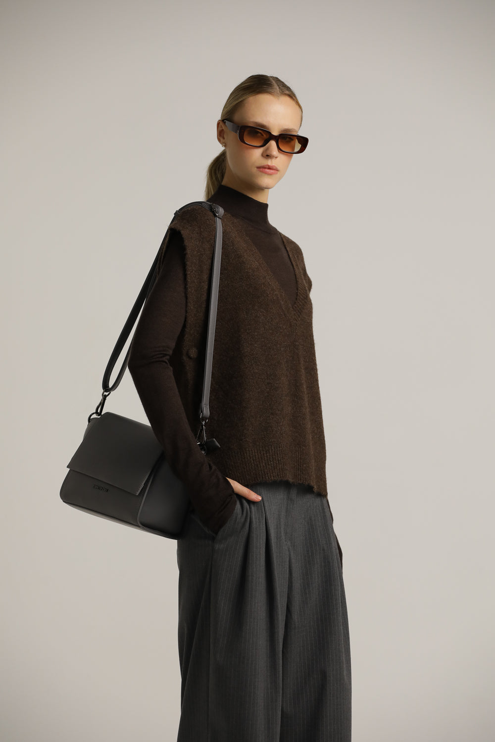 ווסט סרוג וינטג' עם כפתורים בצד | קנת קול