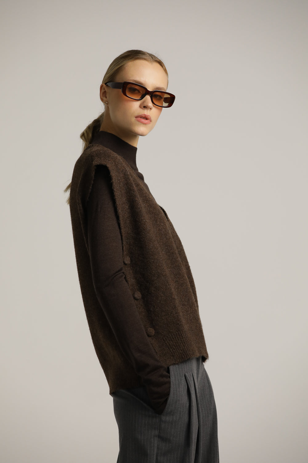 ווסט סרוג וינטג' עם כפתורים בצד | קנת קול