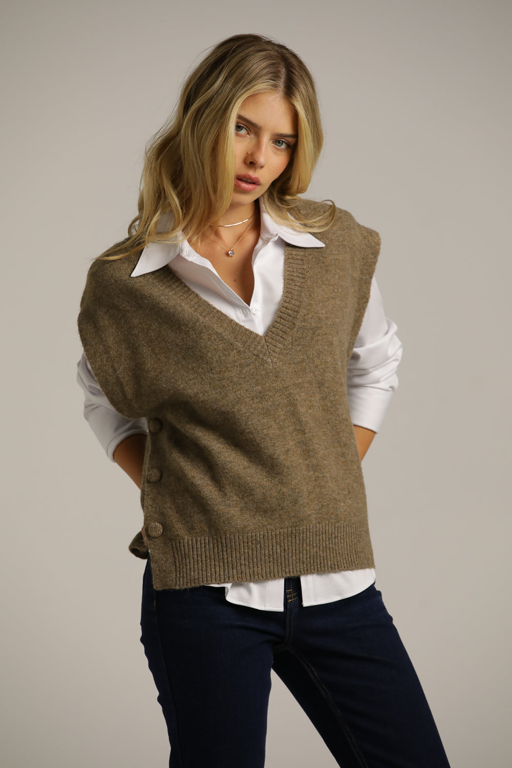 ווסט סרוג וינטג' עם כפתורים בצד | קנת קול