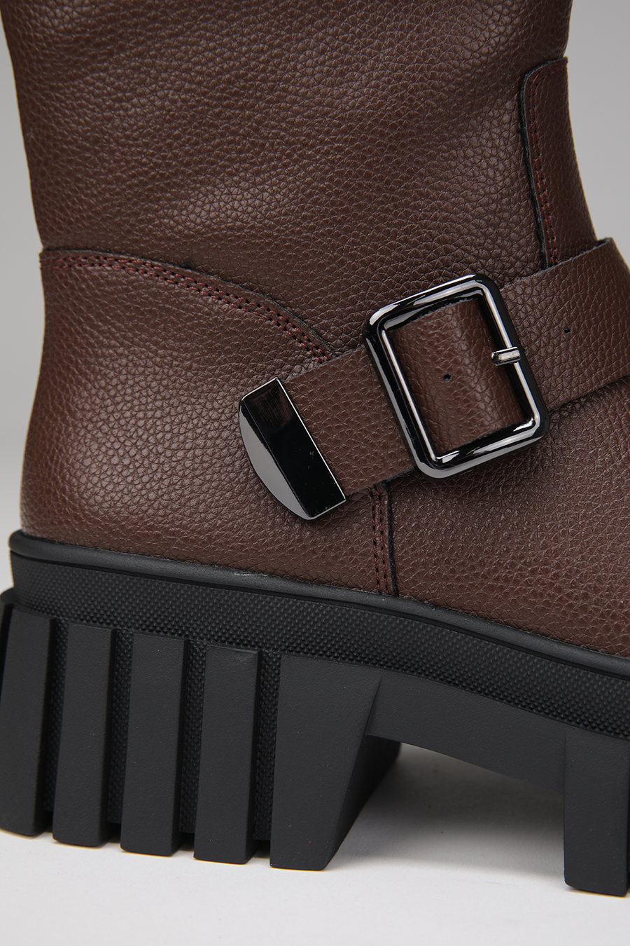 מגפיים גבוהים עם סוליית טרקטור | קנת קול