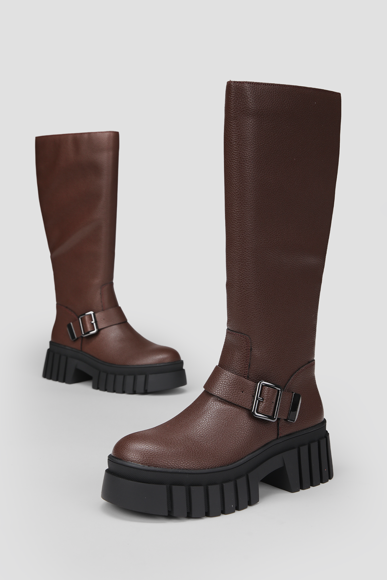 מגפיים גבוהים עם סוליית טרקטור | קנת קול