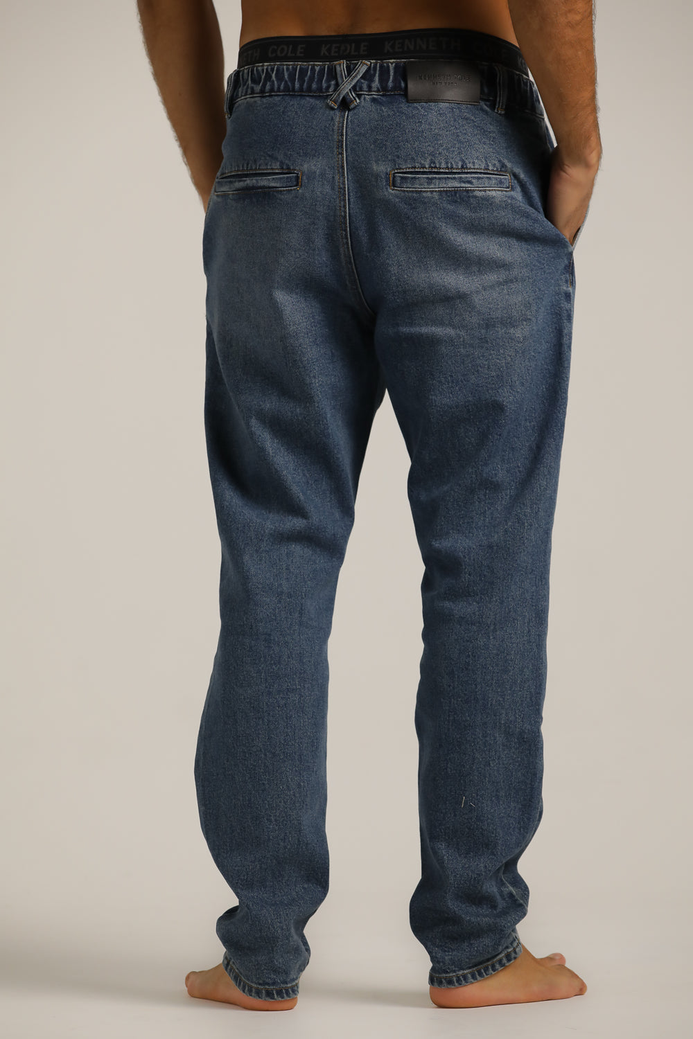 מכנסי ג'ינס במראה שטוף ובגזרת סלים | קנת קול