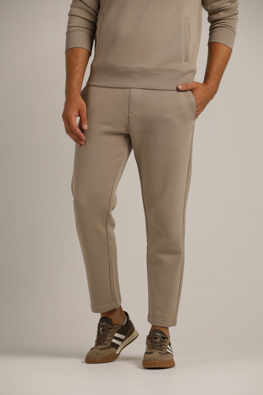 מכנסי טרנינג בגזרה ישרה | קנת קול