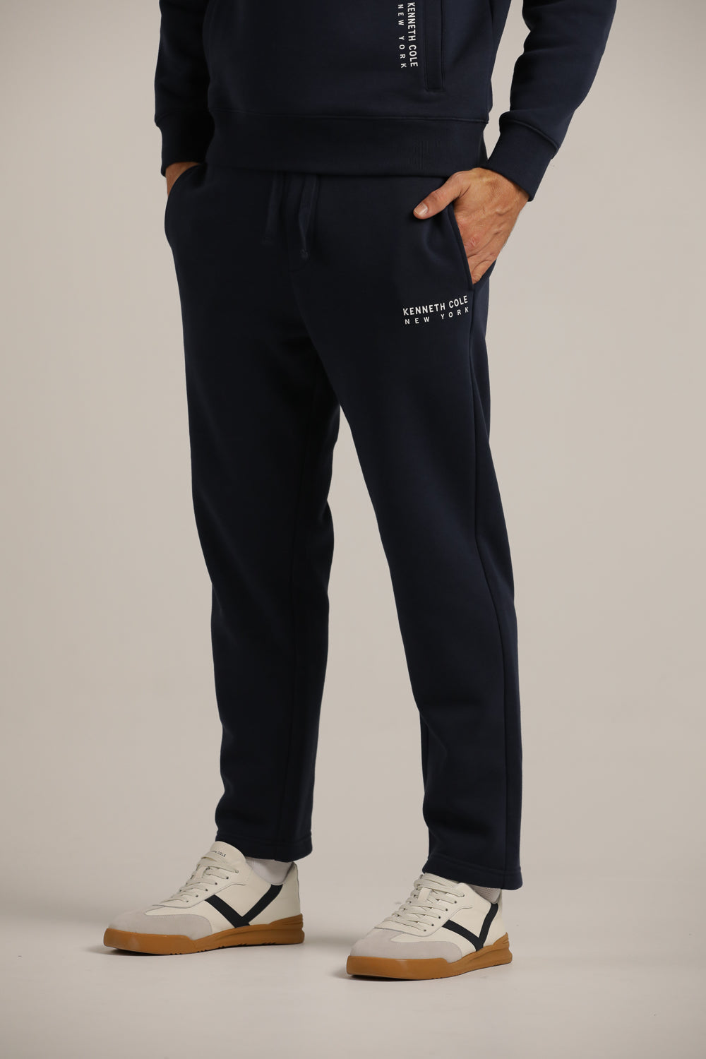 מכנסי טרנינג בגזרה ישרה | קנת קול