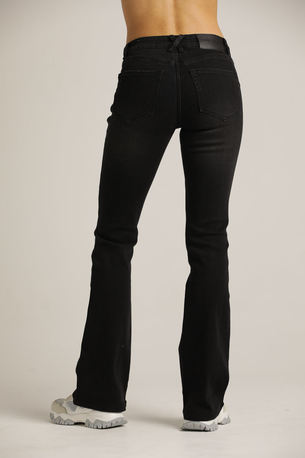 מכנסי ג'ינס בגזרת בוטקאט | קנת קול