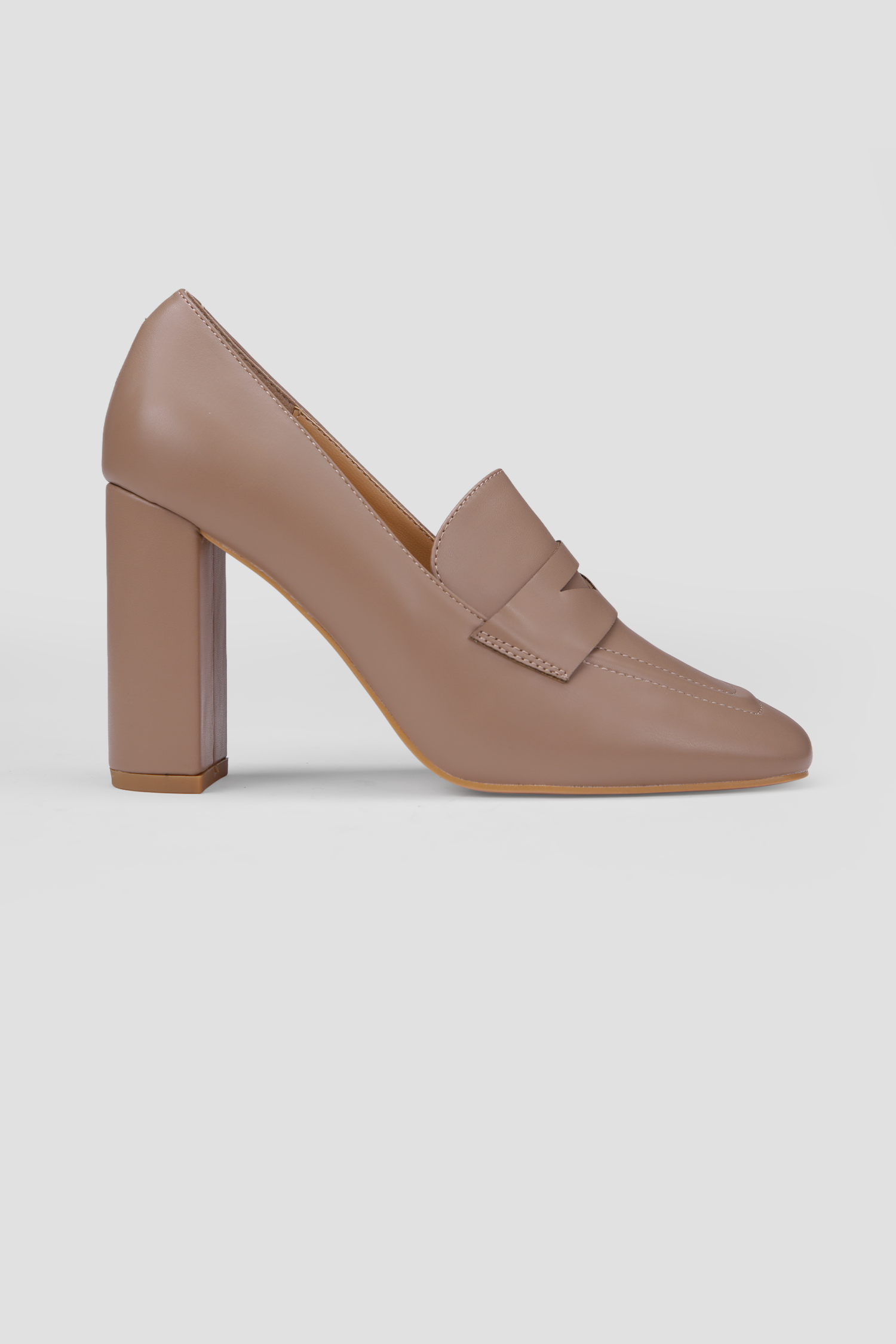 נעלי עקב במראה אלגנטי | קנת קול