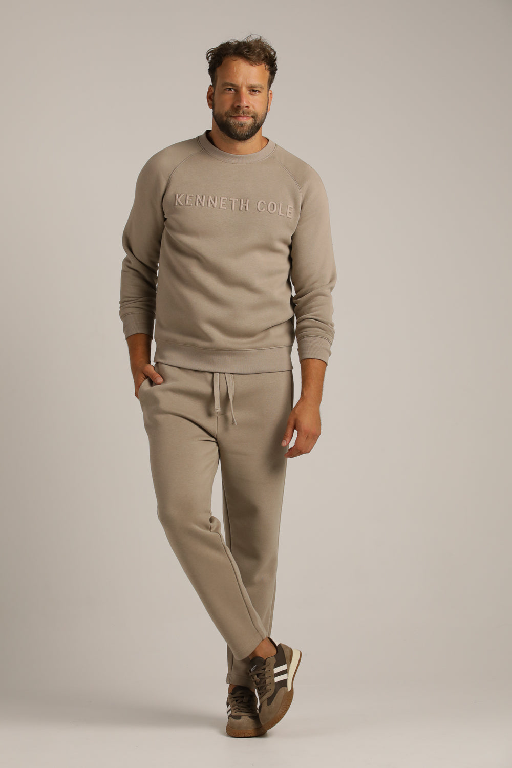 מכנסי טרנינג בגזרה ישרה | קנת קול