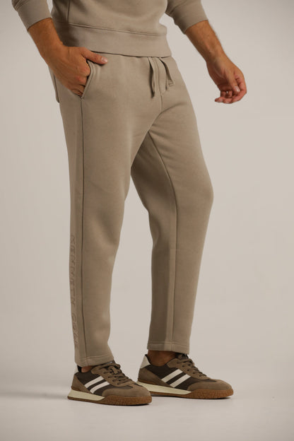 מכנסי טרנינג בגזרה ישרה | קנת קול