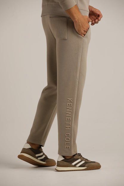 מכנסי טרנינג בגזרה ישרה | קנת קול