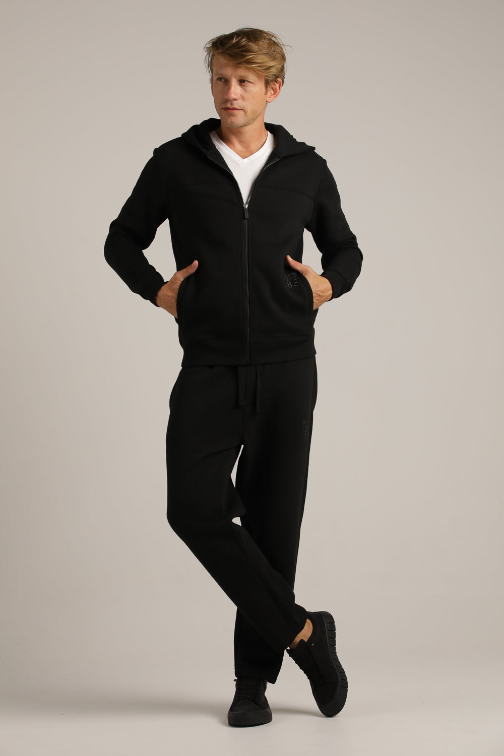 מכנסי טרנינג בגזרה ישרה | קנת קול