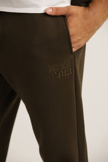 מכנסי טרנינג בגזרה ישרה | קנת קול