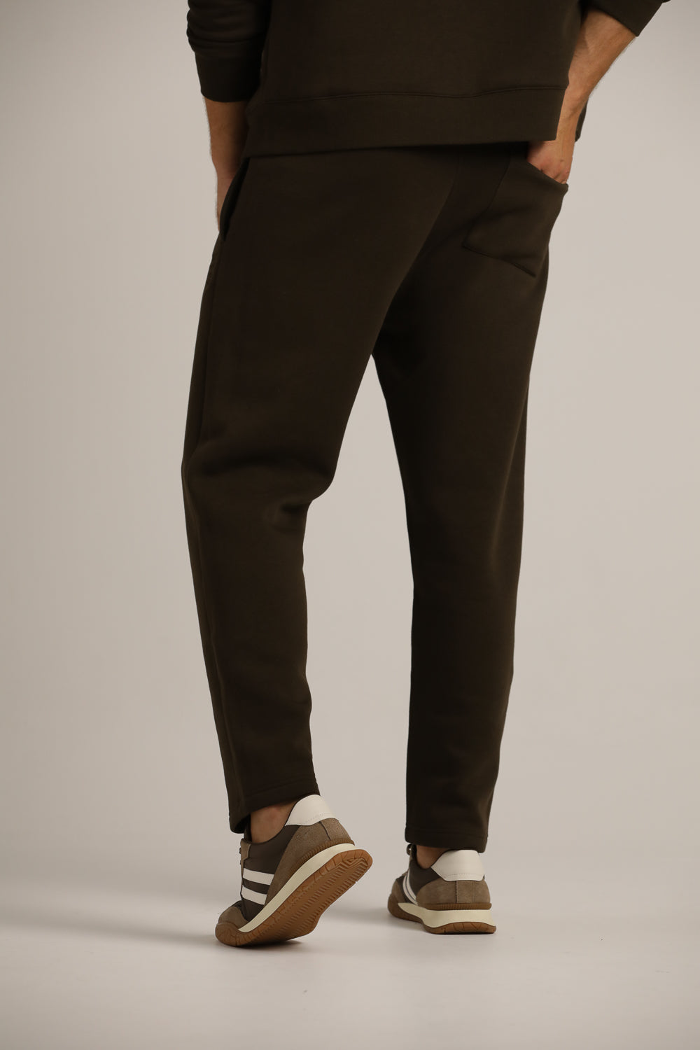 מכנסי טרנינג בגזרה ישרה | קנת קול