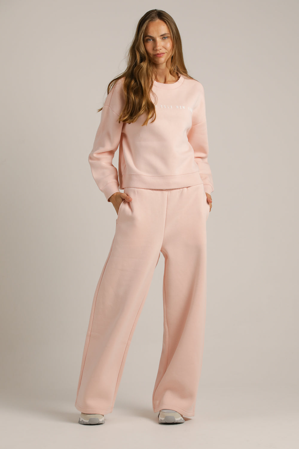 מכנסיים אורכים בגזרה רחבה | קנת קול