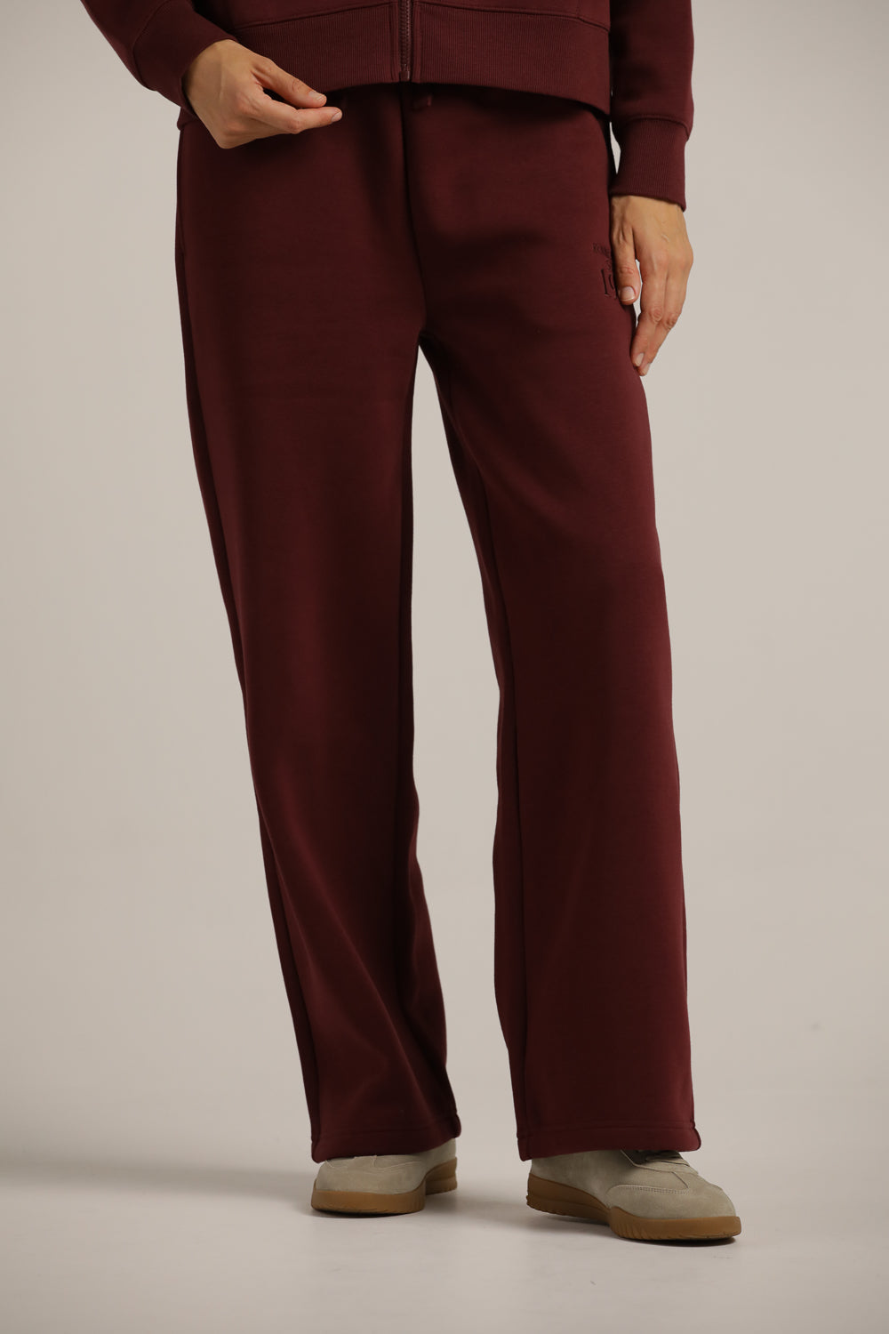 מכנסי טרנינג בגזרה ישרה | קנת קול