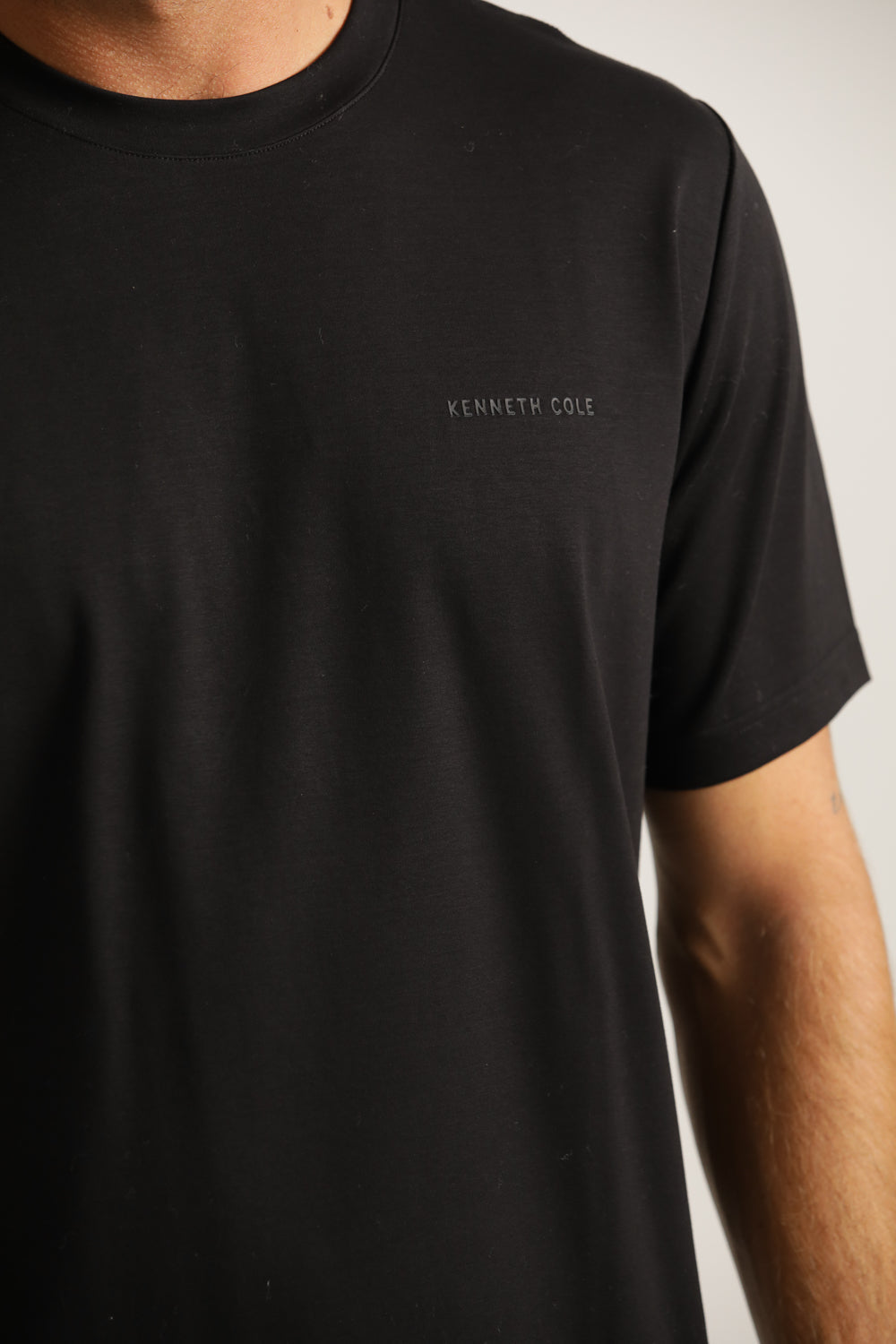 טישרט צווארון עגול עם לוגו | קנת קול