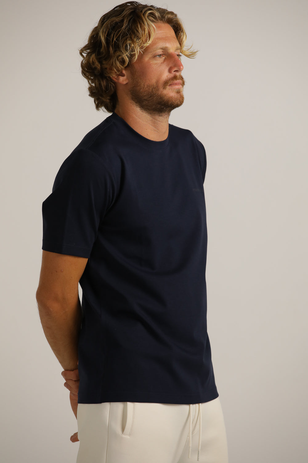 טישרט צווארון עגול עם לוגו | קנת קול