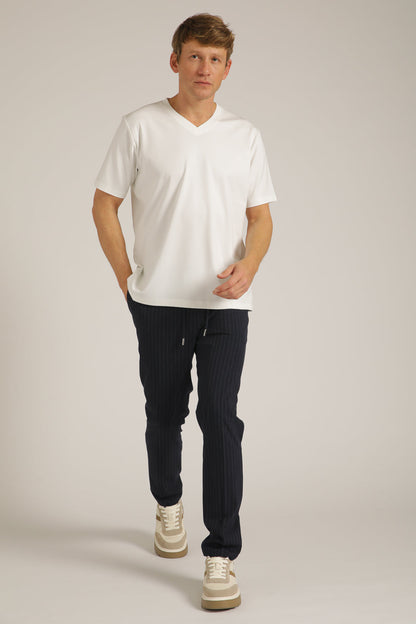 טישירט קצרה עם צווארון וי | קנת קול