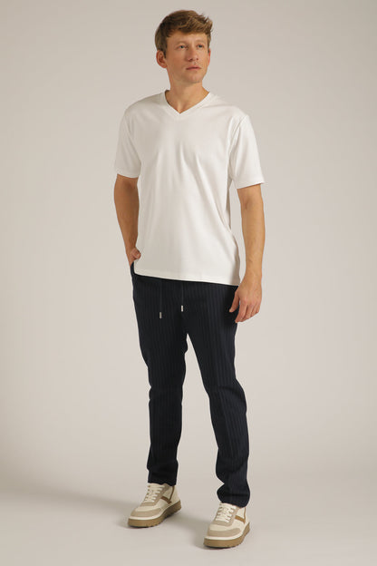 טישירט קצרה עם צווארון וי | קנת קול