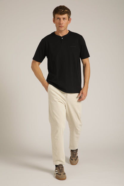 טישירט קצרה עם צוארון הנלי | קנת קול