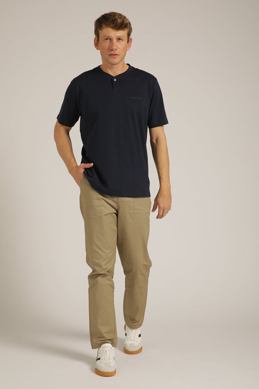 טישירט קצרה עם צוארון הנלי | קנת קול