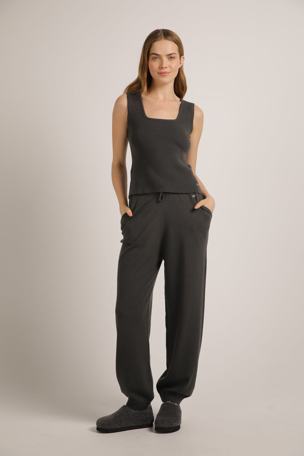 גפיית סריג עם מחשוף מרובע | קנת קול