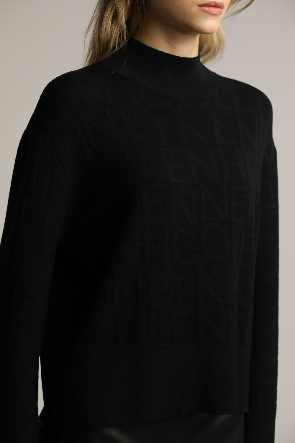 סריג גולף מעוצב עם לוגו המותג | קנת קול