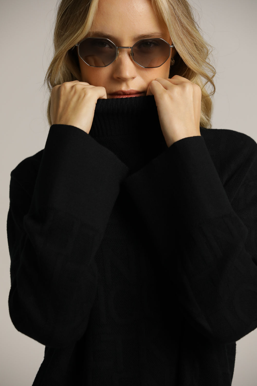 סריג גולף מעוצב עם לוגו המותג | קנת קול