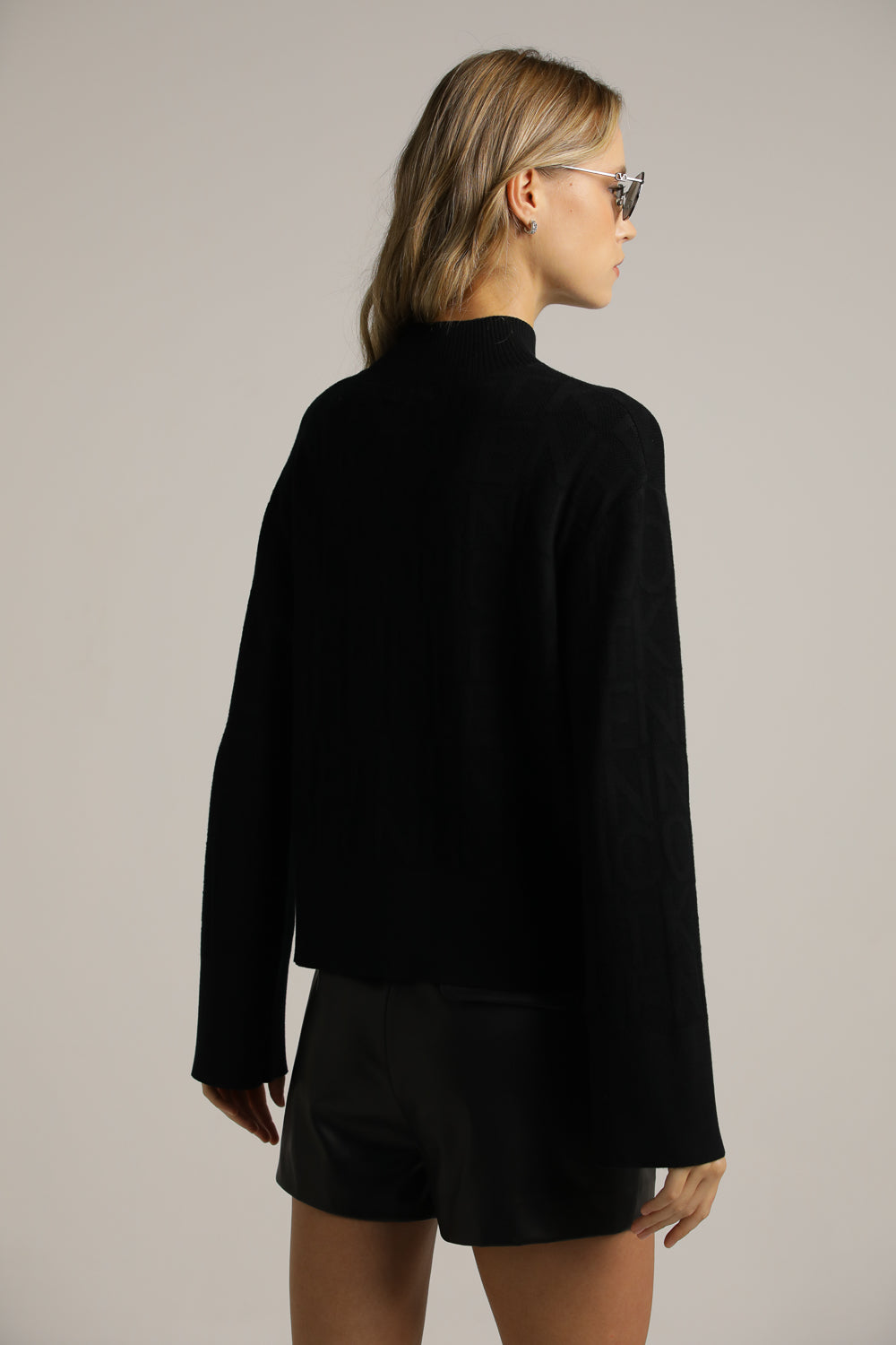 סריג גולף מעוצב עם לוגו המותג | קנת קול