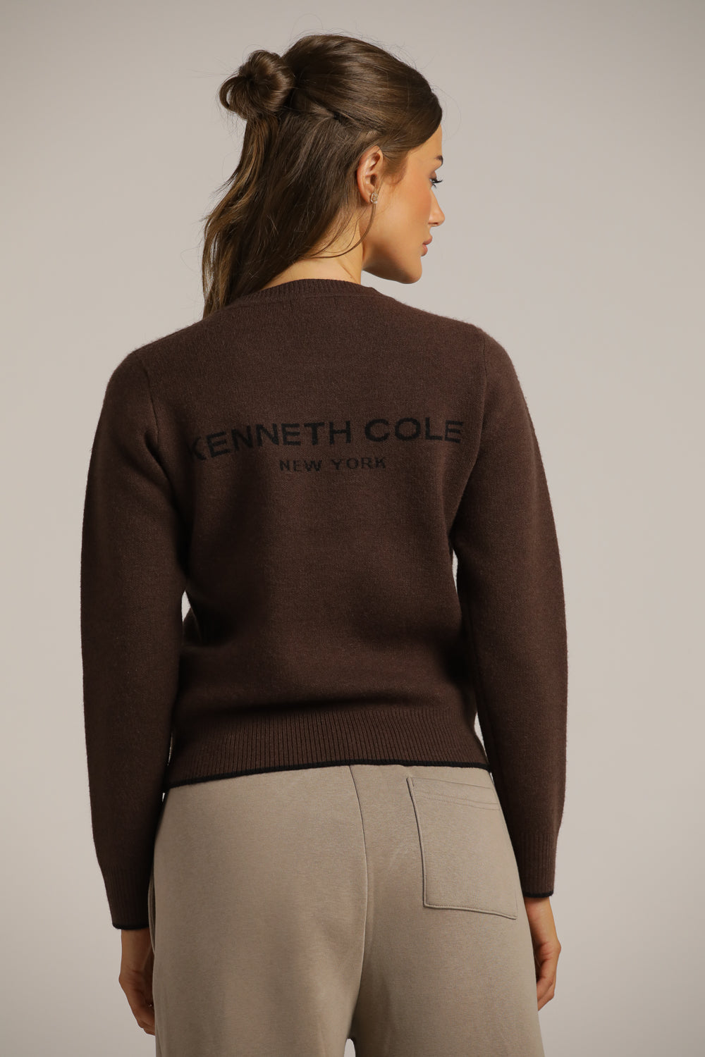 חולצת סריג עם לוגו המותג בגב | קנת קול